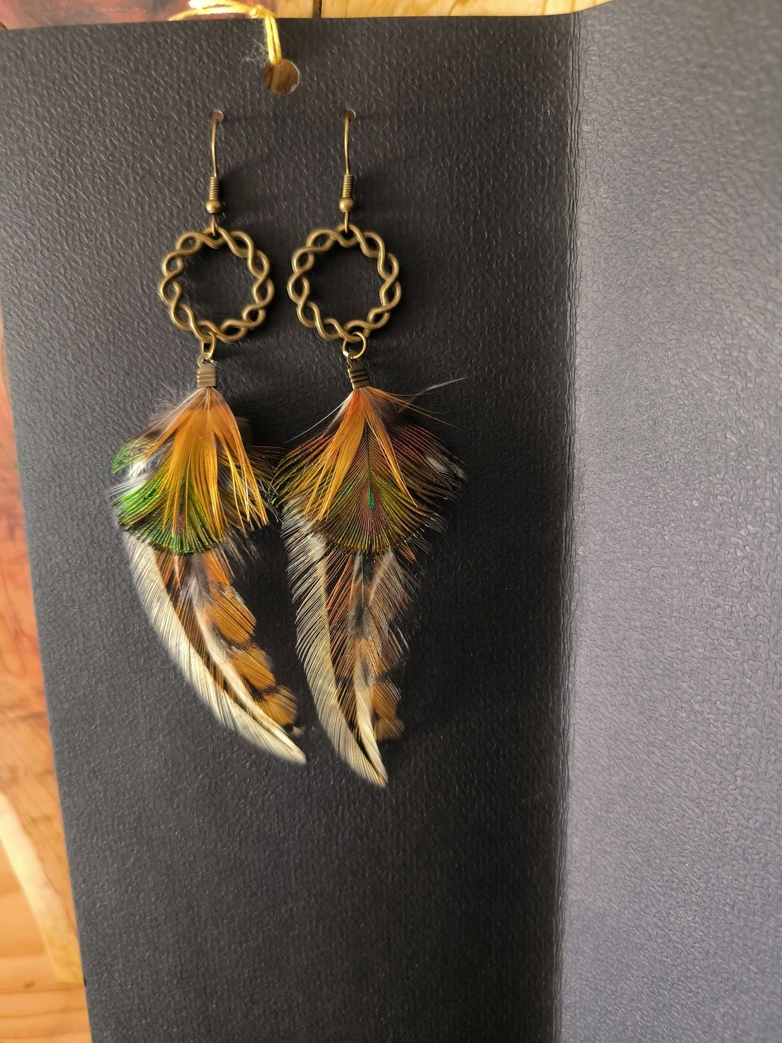 Boucles d'oreilles bohème chic originales en plumes naturelles